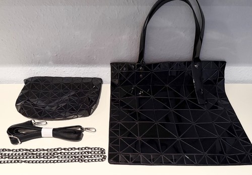 Malique geometric - by, ★